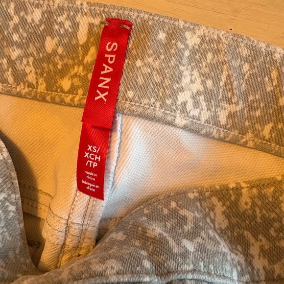 SPANX Gray Patterned Pants - Picture 3 of 4